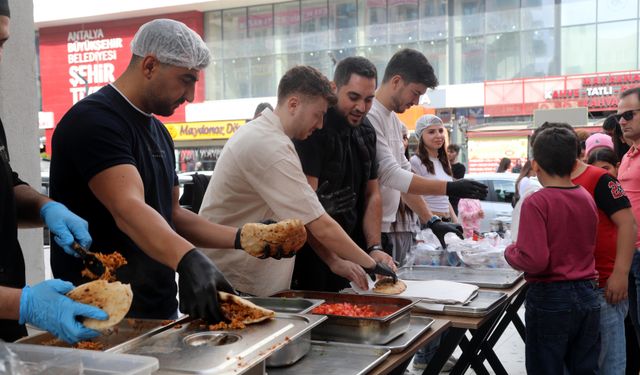 Aile işletmesinden her ay yüzlerce kişiye sıcak yemek