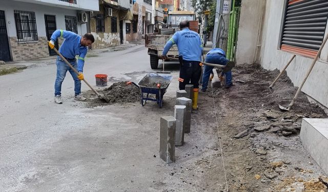 Akdeniz'de yol ve kaldırım çalışmaları devam ediyor