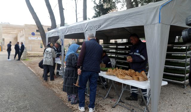 Arife günü mezarlıklara duygusal ziyaret