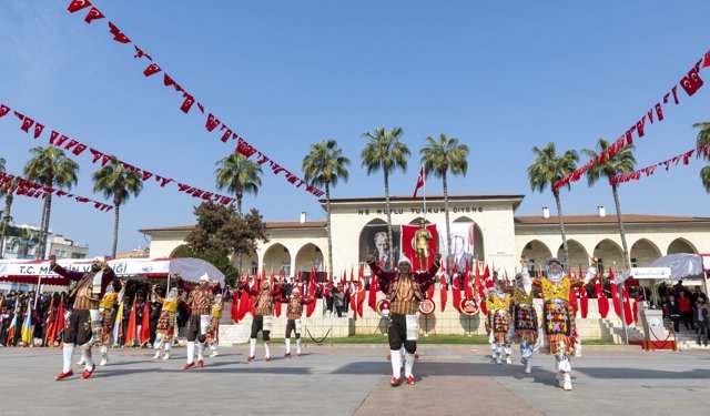 Atatürk'ün Mersin'e gelişinin yıl dönümü törenle kutlandı