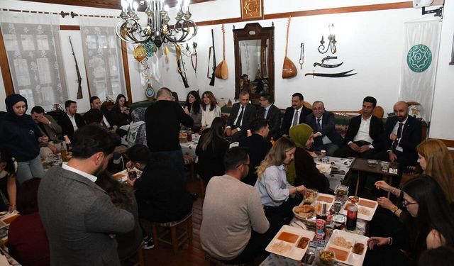 Başkan Çenet Ankara'da, Osmaniyeli öğrencilerle iftarda buluştu