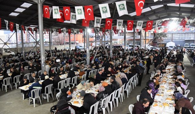 Başkan Çenet vatandaşlarla mahalle iftarında buluştu