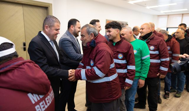 Başkan Tuncer, belediye personeliyle bayramlaştı