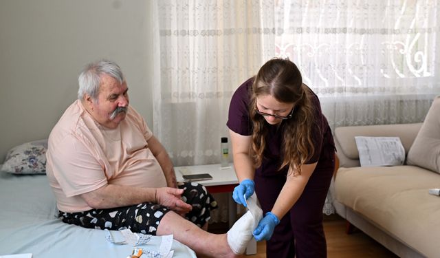 Başkan Uysal: Muratpaşa'da herkese uzanan bir el var