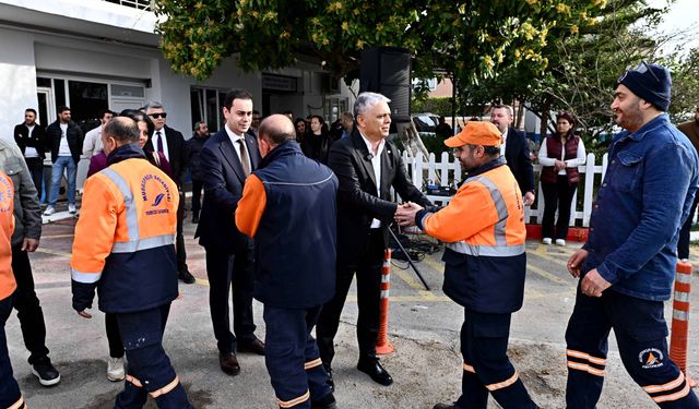 Başkan Uysal personelle bayramlaştı