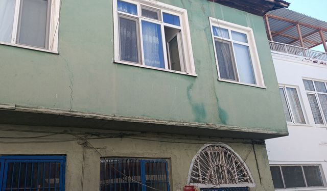 Evinde ölü bulundu