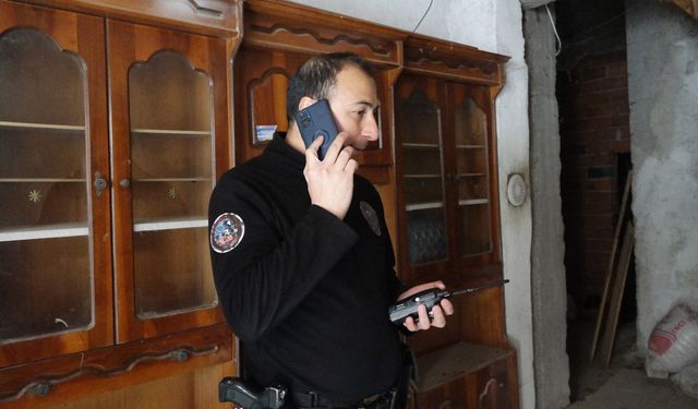 Evinin kapısını açık unutunca komşuları endişelendi