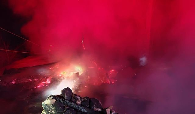 Feke'de ev yangını