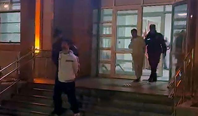 Firari hükümlü baba ile 2 oğlu, yangın merdiveninde yakalandı