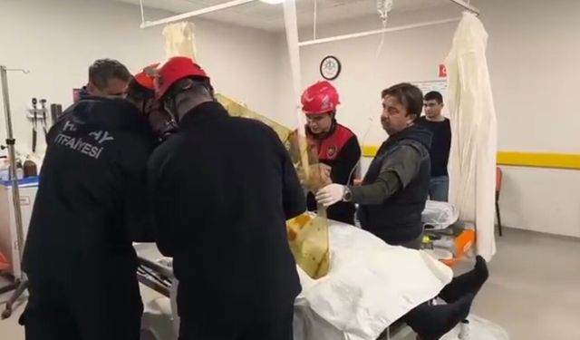 Göğüs boşluğuna saplanan demir parça, operasyonla çıkarıldı