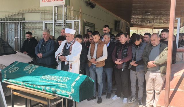 Halı sahada oynarken göğsüne top isabet edince kalbi durdu, hastanede kurtarılamadı (2)