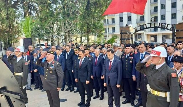 Hatay protokolü 18 Mart Çanakkale Zaferi programı kapsamında şehitliği ziyaret etti