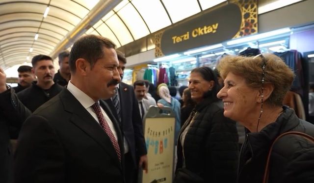 Hatay Valisi Masatlı esnaf ve vatandaşlarla bayramlaştı