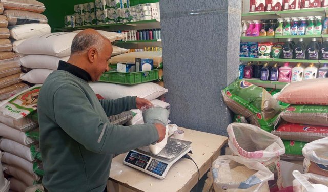 Hatay'da kimliğini açıklamayan hayırsever, 80 kişinin bakkal borcunu ödedi