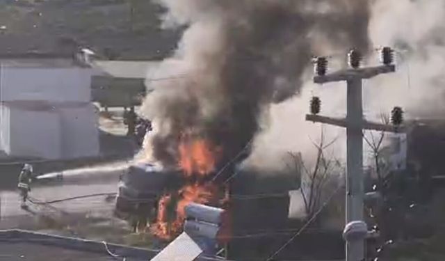 Hatay'da park halindeki kamyon yandı