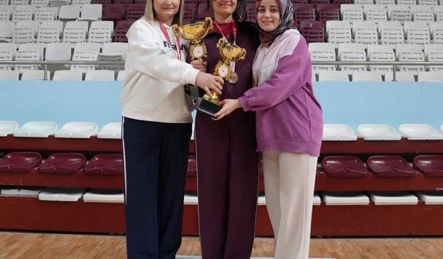 Hatay'da sağlıkçılar arasında masa tenisi turnuvası