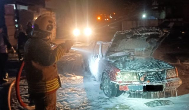 Hatay'da seyir halindeki otomobil yandı