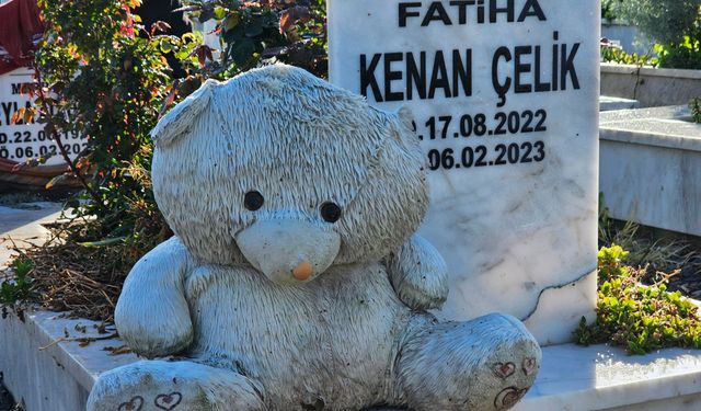 Hatay'daki deprem şehitliğinde hüzünlü bayram ziyareti