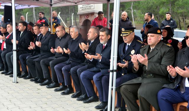 Kahramanmaraş protokolünden şehitliğe bayram ziyareti