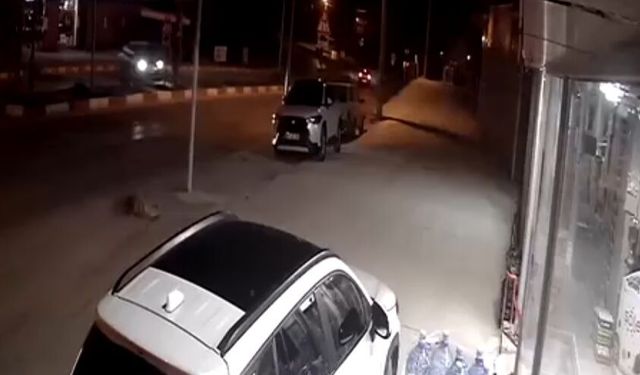 Kontrolden çıkan otomobil refüje çarptı: 2 yaralı