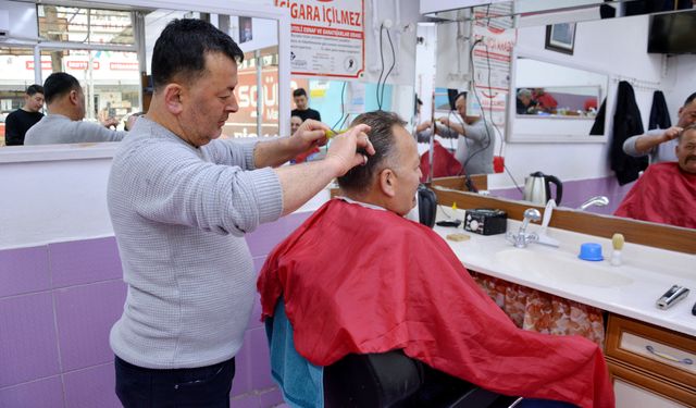 Korkuteli'de 'bayram tıraşı' yoğunluğu