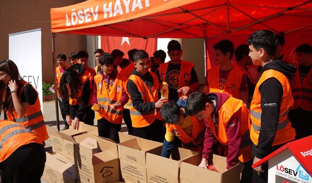 Lise öğrencilerinden lösemili çocuklar için 'Koli Koli Mutluluk' projesine destek