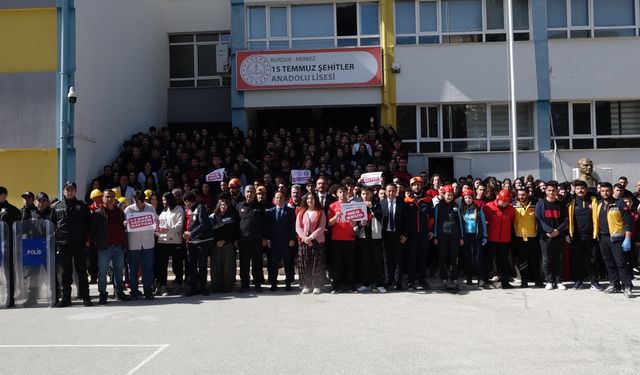Lisede deprem tatbikatı