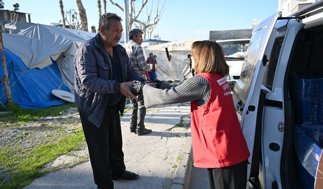 Mersin Büyükşehir Belediyesi'nden iftarda vatandaşlara sıcak yemek