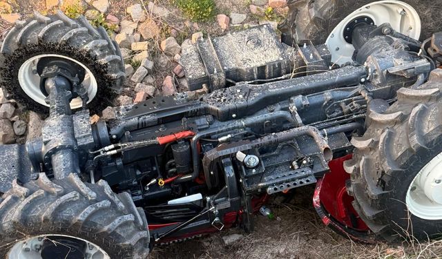 Mersin'de devrilen traktörün altında hayatını kaybetti