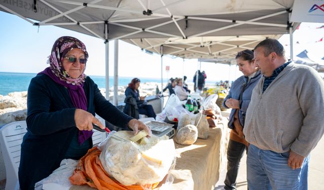 Mersin'de emekçi kadınlar 8 Mart'ta bir araya geldi