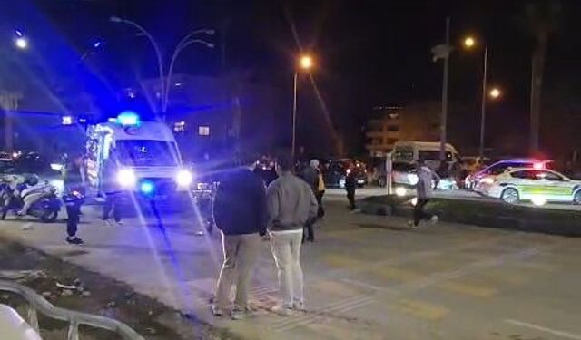 Motosiklete çarpan otomobil takla attı: 2 yaralı