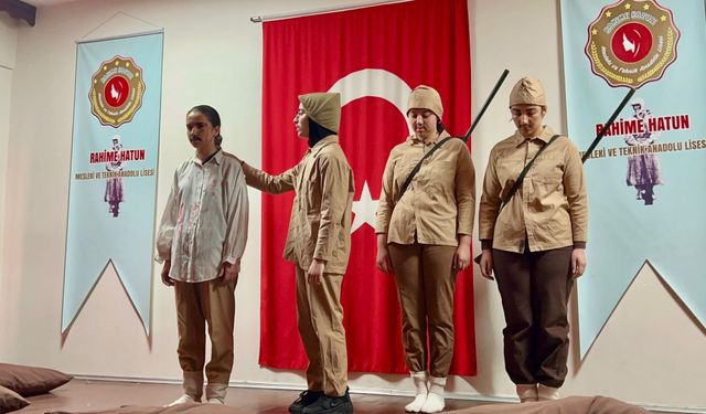 Osmaniye'de öğrenciler Seyit Onbaşı tiyatrosuyla Çanakkale ruhunu yaşattı