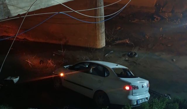 Osmaniye'de otomobil, köprüden düştü: 1 yaralı