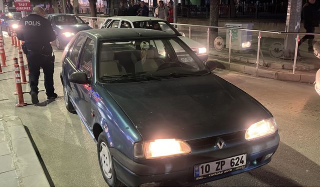 Otomobile arkadan çarpan motosikletli yaralandı