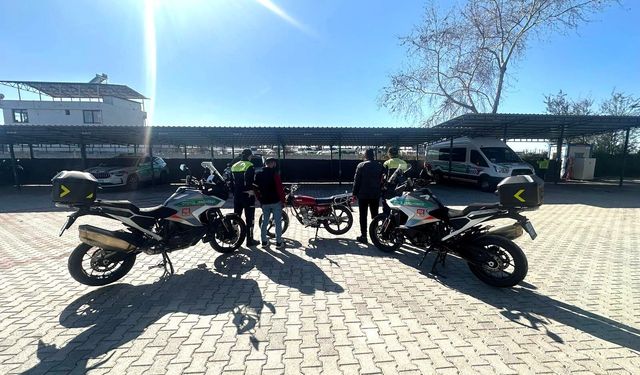 Otoyolda motosikletle yarış yapan sürücülere ve görüntülerini paylaşanlara ceza