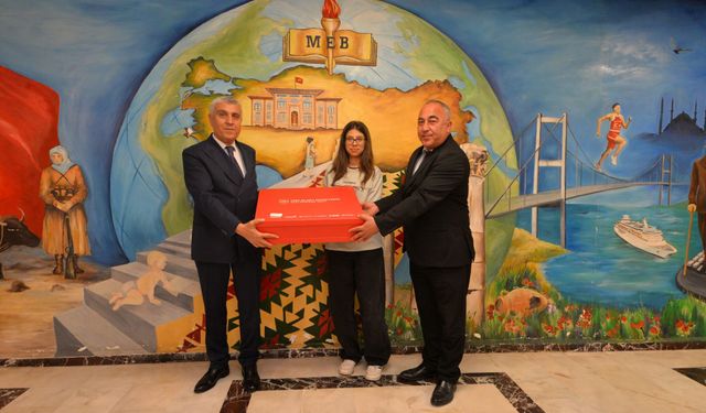 'Savunmadan Sanata' yarışmasında dereceye giren öğrenciler ödüllendirildi