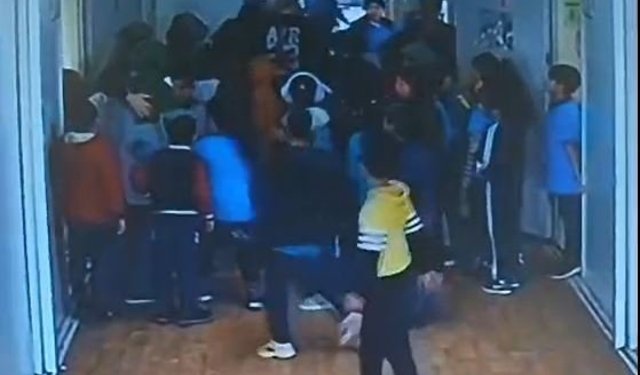 Soluk borusuna yiyecek kaçan öğrenciyi, öğretmeni Heimlich manevrasıyla kurtardı