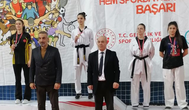 Tekvandoda Burdurlu sporculardan 2 bronz madalya