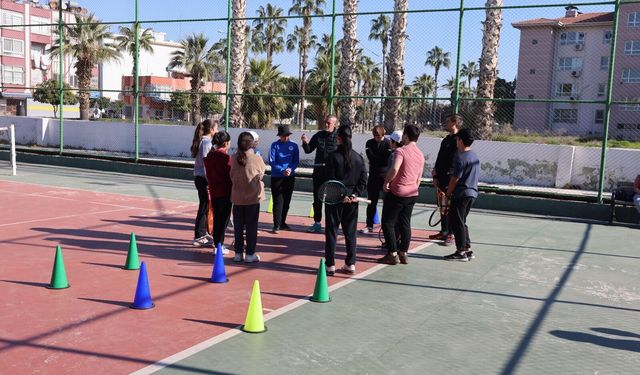 Tenisin genç yetenekleri Akdeniz' de yetişiyor