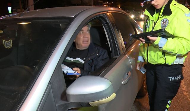 Trafik denetiminde ehliyeti iptal edildi, 'Beni çekmeyin, avukatım' dedi/ Ek fotoğraf