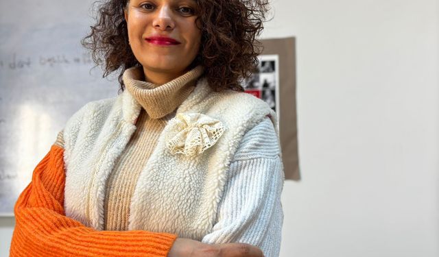 Üniversite öğrencileri ilkokulun kapılarını boyadı, kırık camlarını değiştirdi, kütüphane oluşturdu