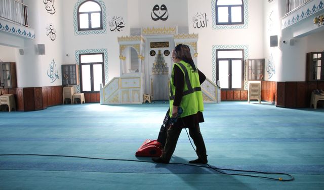 Yüreğir'de ibadethanelerde bayram temizliği