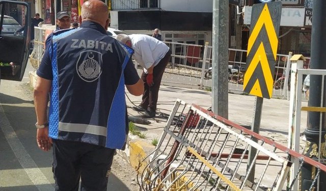 11 Mayıs Şehitler Anıtı'nın kazada zarar gören korkulukları onarıldı