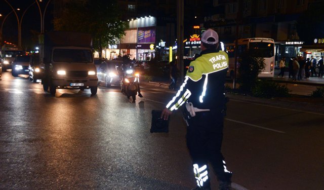 Adana'da motosiklet denetimi; 35 sürücüye 498 bin lira ceza
