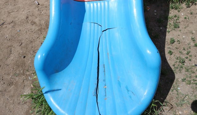 Akdeniz'de çocuk parkına zarar verdiler