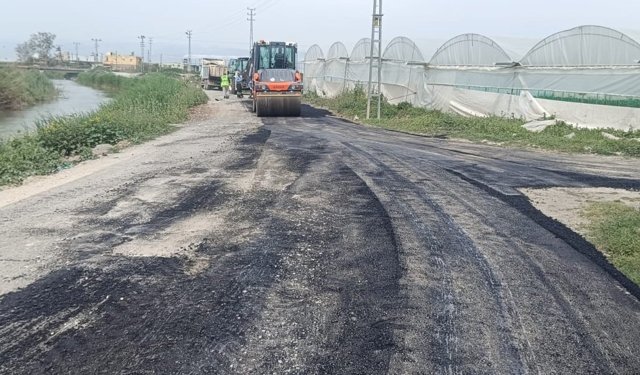 Akdeniz'de sokaklar ve bahçe yolları yenileniyor