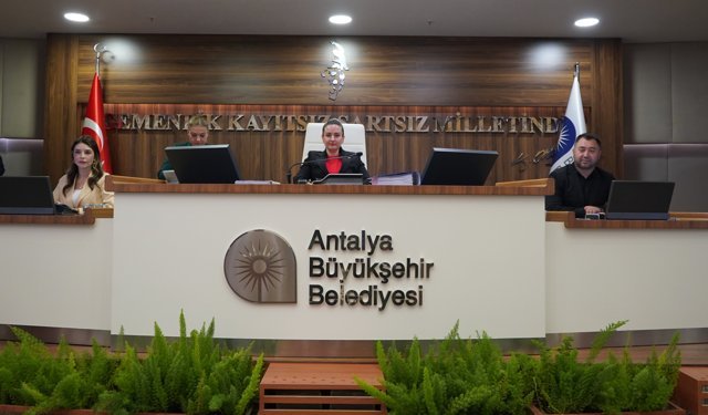 Antalya Büyükşehir Meclisi'nde faaliyet raporu kabul edildi
