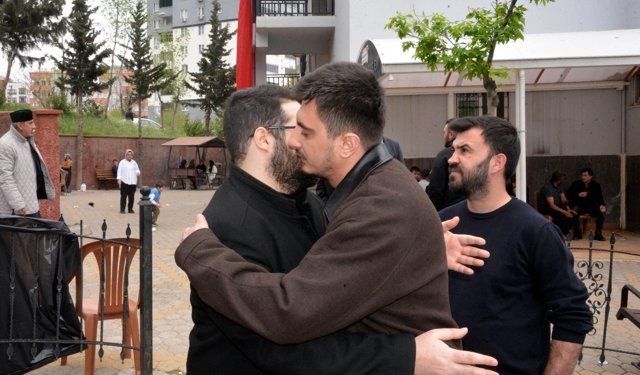 Ayla öğretmenin oğlu: Bir tarafımız üzüntülü olsa da kahraman anneye sahip olduğumuz için gururluyuz