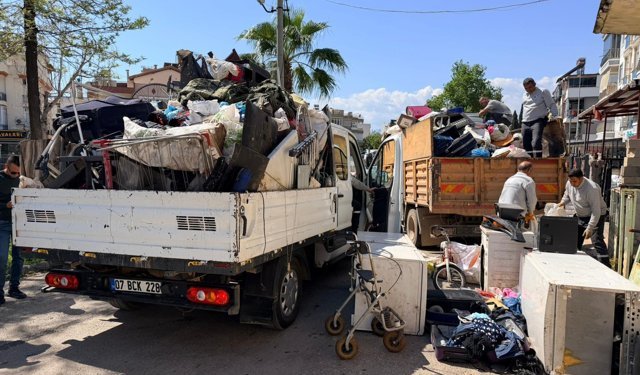 Aynı evden 3 yılda 20 kamyon çöp çıkarıldı