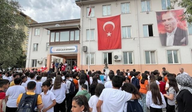 Ayser Çalık Ortaokulu'nda sessiz 23 Nisan